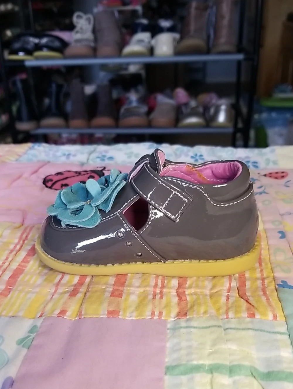 Livie & Luca Gray Patent Leather Mary Janes w/Teal Suede Flowers Size 4 Blossoms